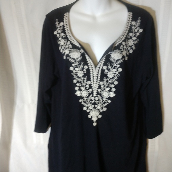 Talbots Tops - Talbots 1X Woman top dk. Blue with white design